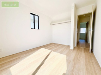 【洋室】 | 当社で現地販売会開催中 大型パントリー付き　井野　全2棟　1号棟 | 販売現地（2025.10.17撮影）