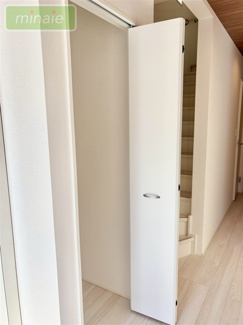 【玄関】 | 当社で現地販売会開催中 ファミリークローゼット付き　井野　全2棟　2号棟 | 販売現地（2025.10.17撮影）