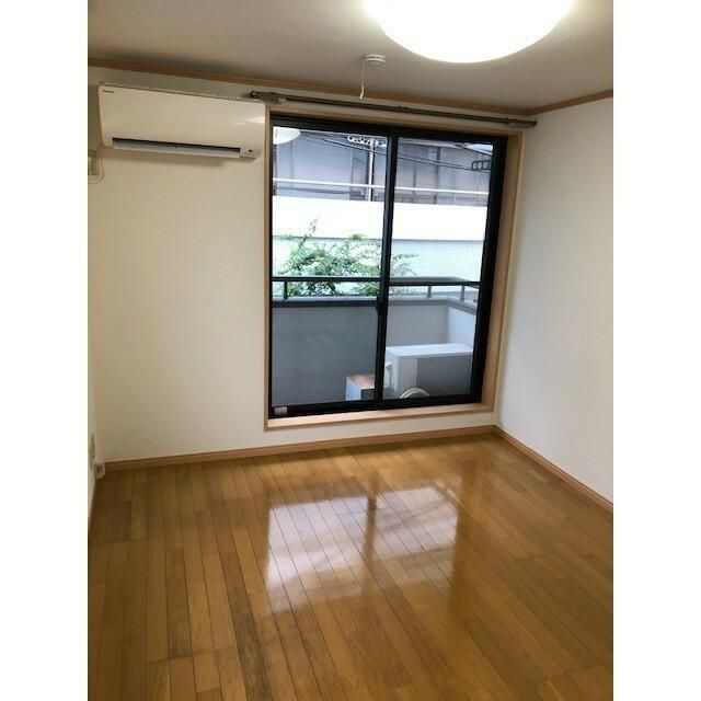 シャンテ十条仲原の居間・リビング