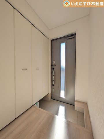 Cradle garden　上里町大御堂第4の玄関|玄関がいつも片づく大容量シューズボックス
充実の収納設備で玄関がすっきり綺麗に過ごせると快適ですよね♪