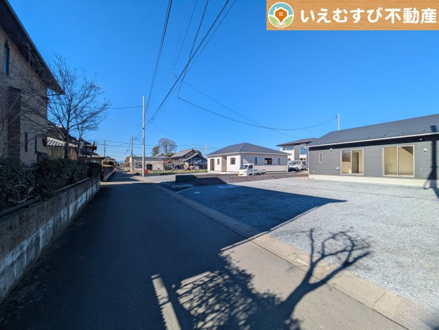 Cradle garden　上里町大御堂第4の前面道路含む現地写真|充分な広さの4.1ｍ前面道路
間口が広くお車の出し入れも問題なく行えるスペースが確保されています♪