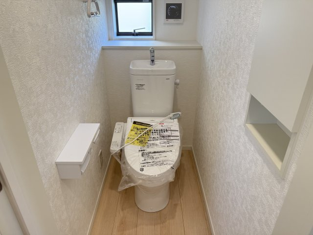 クレイドルガーデン前橋市下細井町第10　1号棟（平屋）のトイレ|トイレです。清潔感のある白を基調としています。
温水洗浄・便座暖房機能の付いた快適なトイレです☆