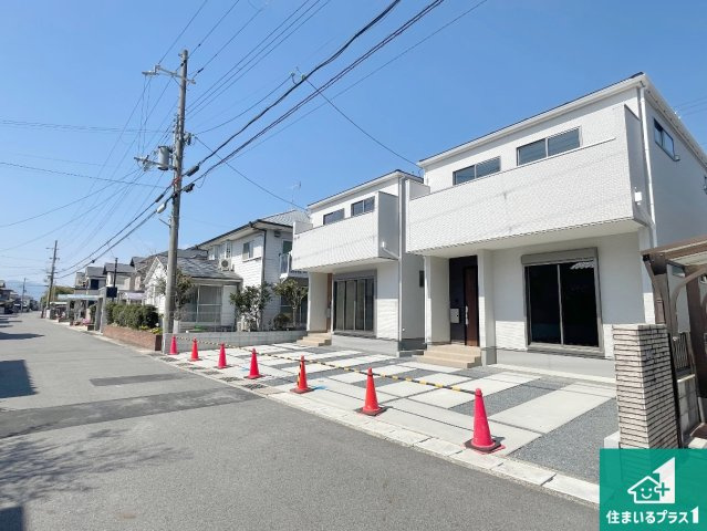 ★1(土)2(日)現地見学可能！★草津市平井　ラスト1邸の前面道路含む現地写真|周辺は閑静な住宅街！前面道路広々で車の出し入れも便利です。駐車が苦手な方でも安心して車庫入れできます！