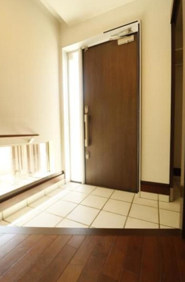 【玄関】 | 千里山西５丁目45-9　戸建 | 玄関★