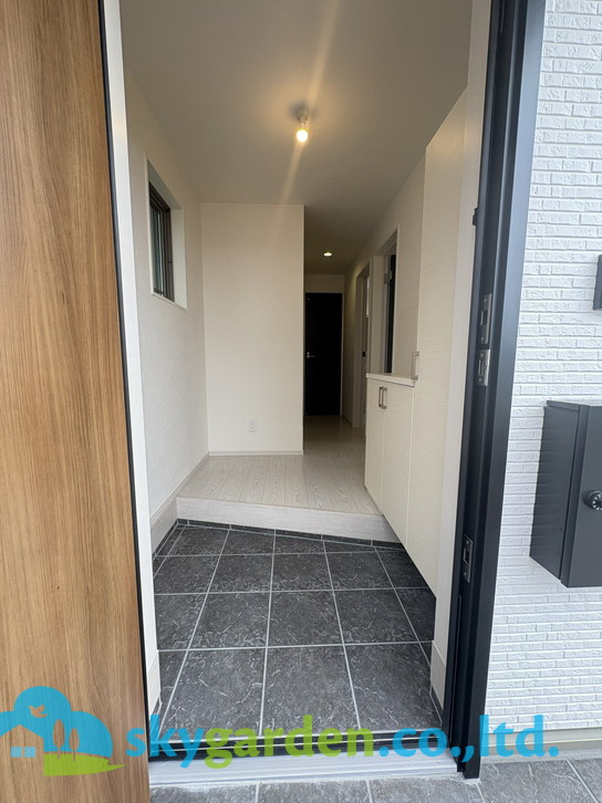 藤沢市片瀬1期　新築戸建　全2棟1号棟の玄関