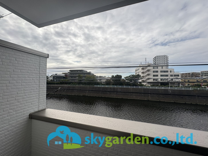 藤沢市片瀬1期　新築戸建　全2棟1号棟のバルコニー