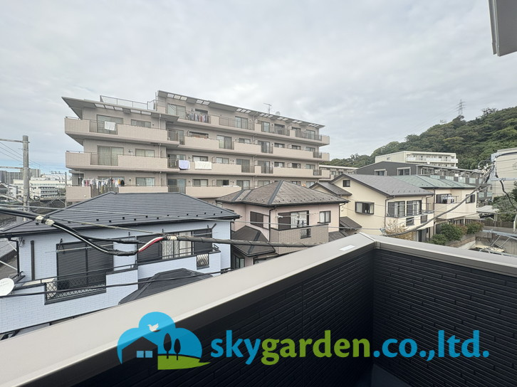 藤沢市片瀬1期　新築戸建　全2棟1号棟のバルコニー