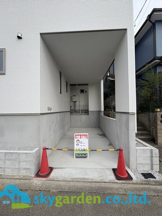 藤沢市片瀬1期　新築戸建　全2棟1号棟の駐車場