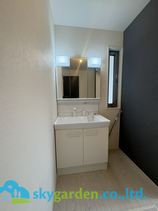 藤沢市片瀬1期　新築戸建　全2棟1号棟の独立洗面台