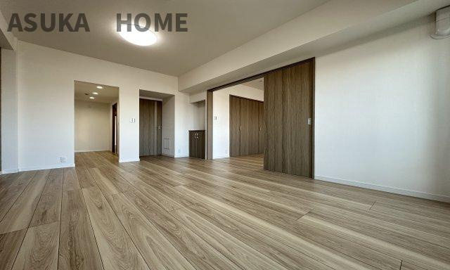 ニューシティ東戸塚　東の街四号館の居間・リビング