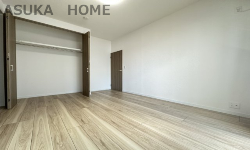 ニューシティ東戸塚　東の街四号館の洋室|家族一人ひとりの大切なプライベート空間の居室。家具の配置のご相談は是非お任せください。