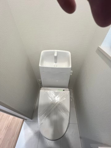 昭島市郷地町2丁目　新築戸建全2棟のトイレ|1階温水シャワートイレ