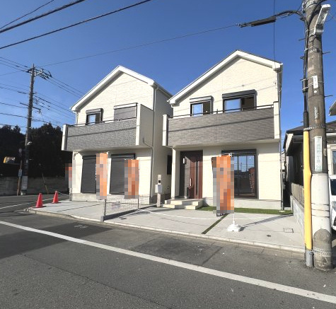 昭島市郷地町2丁目　新築戸建全2棟の前面道路含む現地写真|前面６ｍ道路に面した住まい♪