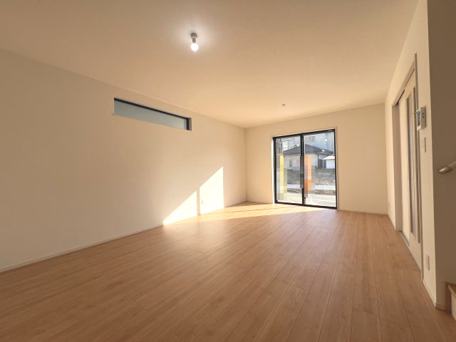 昭島市郷地町2丁目　新築戸建全2棟の居間・リビング|どんなインテリアもOK！シンプルな造り、お好きなインテリアも選びたいですね♪