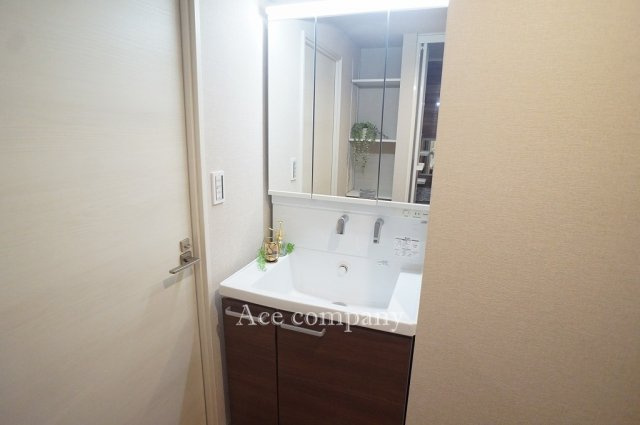 【独立洗面台】 | コスモ鶴見緑地 | 洗面室に収納棚あります♪