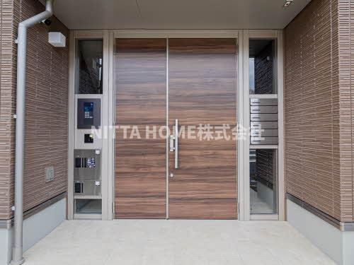 ファーストヒルのエントランス|重厚感のあるエントランスです☆