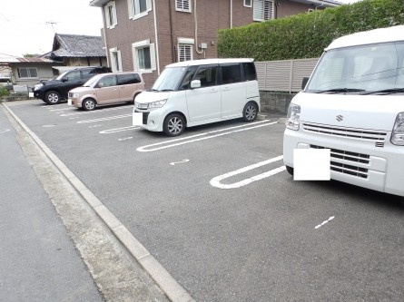 メルベーユ広の駐車場
