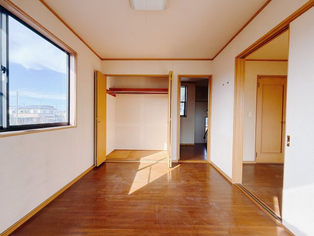 【中古戸建】佐波郡玉村町大字樋越の洋室|■2階洋室｜2階各居室には収納をご用意しています♪常にお部屋を綺麗に保てます！小さなお子様も自然とお片付けができるようになるのでうれしいですよね！