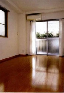 【居間・リビング】 | ピアヌーラ | 7.7帖の洋室。