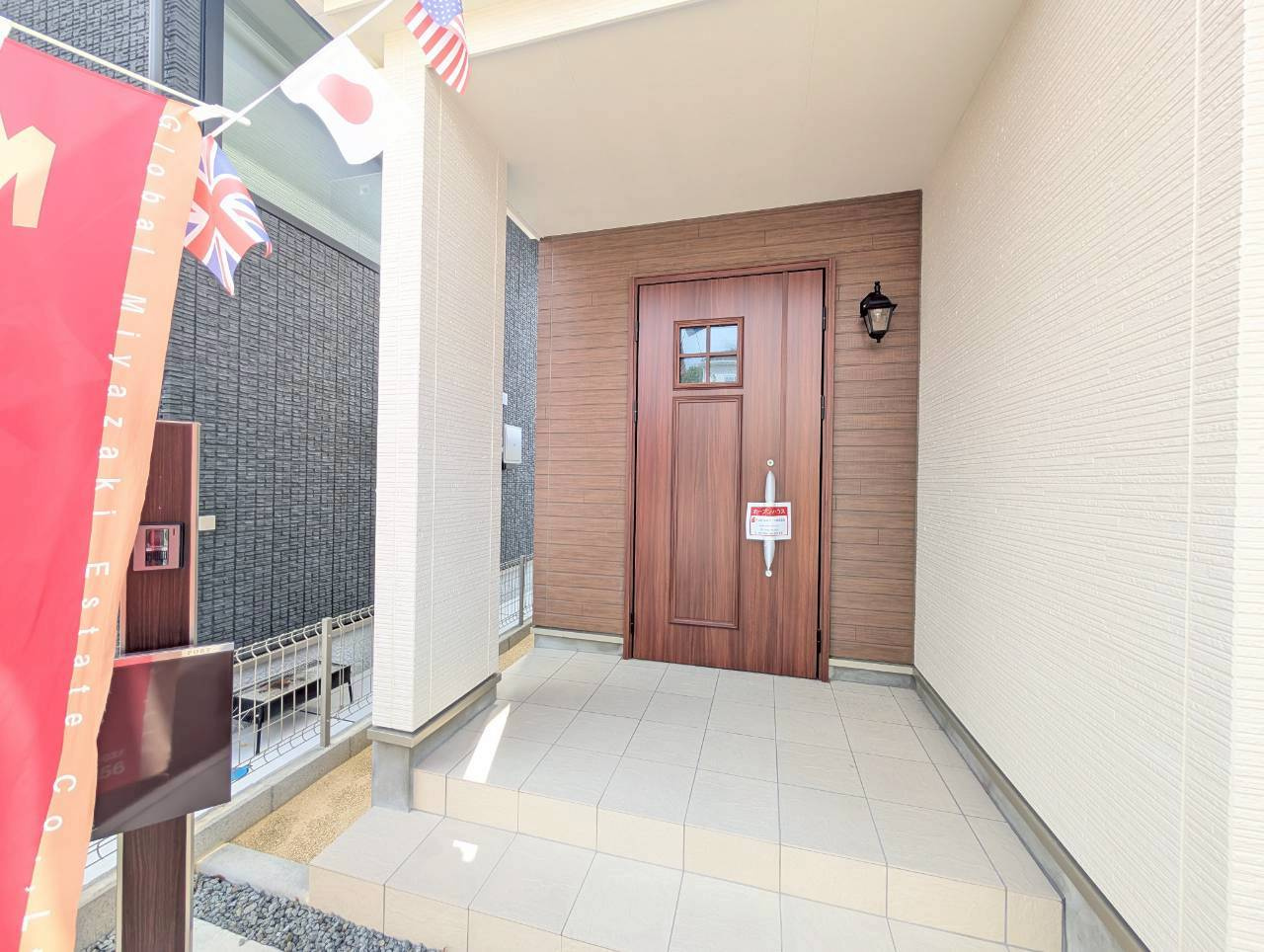 太田１期　２号棟の玄関