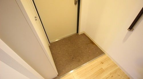 メゾンなか２ の玄関