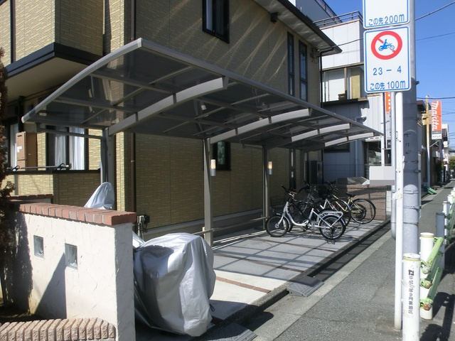 フィオーレのその他共用部分|屋根付き駐輪場。