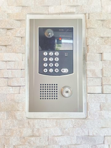 ベルシード梅島ブランシュの防犯設備|防犯が気になる方におすすめのオートロック付！しつこい勧誘や不審者の侵入をシャットアウトします♪