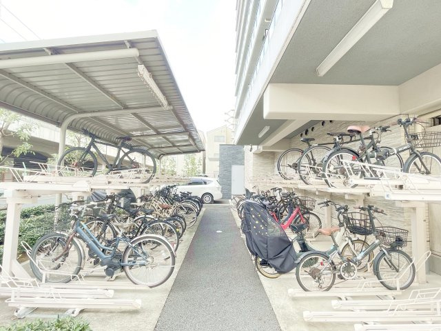 ベルシード梅島ブランシュの駐輪場