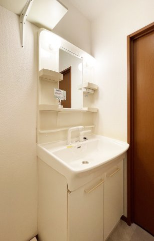 クウラージュ　D棟の洗面所