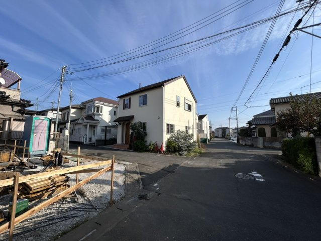 桶川市上日出谷南5期　新築戸建　グラファーレ01の前面道路含む現地写真