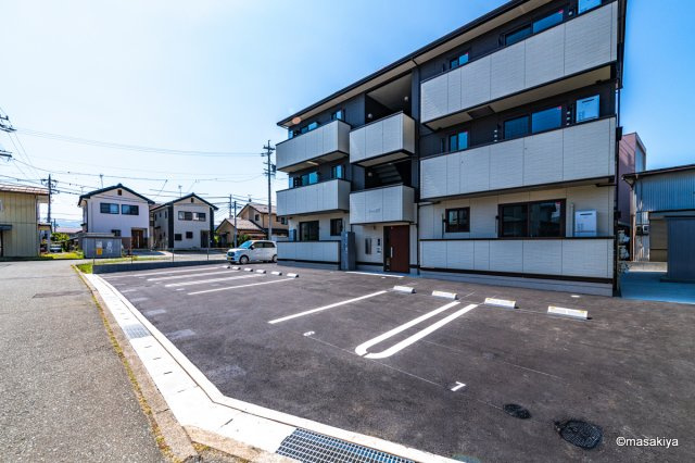 Lemon grass　(レモングラス)の駐車場