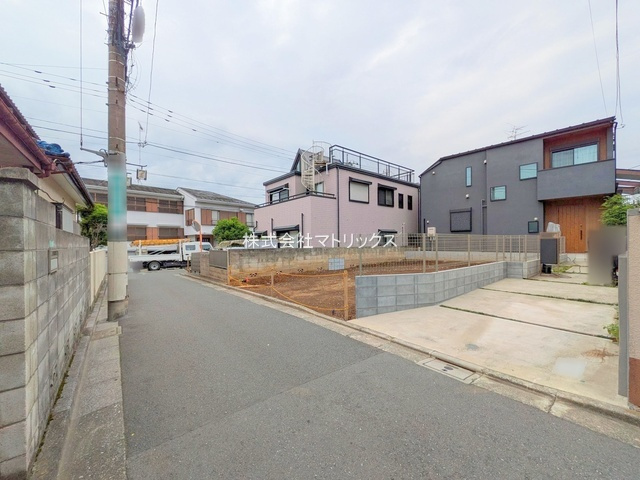 練馬区東大泉7丁目　LDK20帖超×土地30坪　大型省エネ邸宅の前面道路含む現地写真
