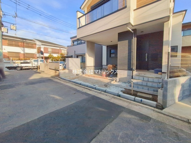 練馬区東大泉7丁目　LDK20帖超×土地30坪　大型省エネ邸宅の前面道路含む現地写真