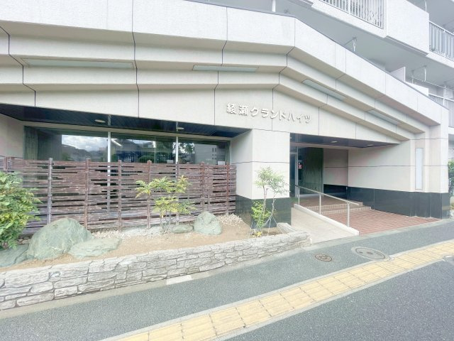 綾瀬グランドハイツのエントランス