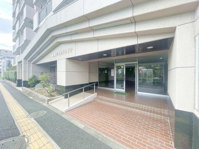 綾瀬グランドハイツのエントランス