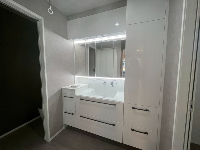 糸島市有田中央中古戸建ての独立洗面台|新築時の画像になります