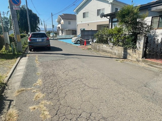 盛岡市中野一丁目　売地の前面道路含む現地写真