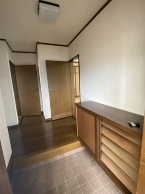 【玄関】 | ローマンタウン B