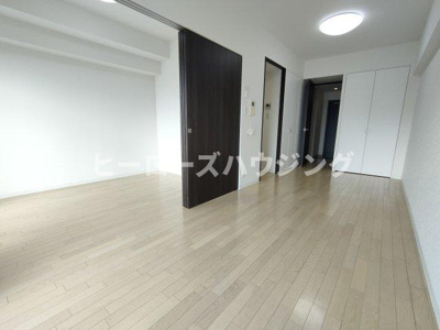 【居間・リビング】 | レジデンスエアポート  | ※同タイプの写真となり、実際のお部屋とは異なる場合があります