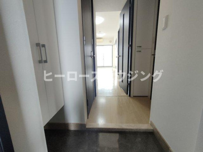 【玄関】 | レジデンスエアポート  | ※同タイプの写真となり、実際のお部屋とは異なる場合があります