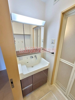 HEARTY'S ENT I棟の洗面所|広い洗面スペース