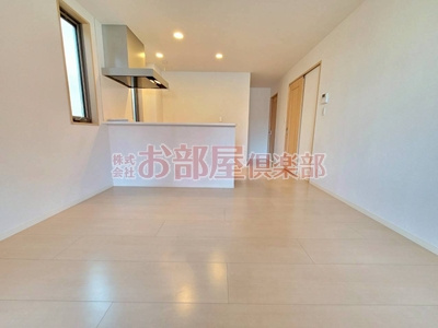 HEARTY'S ENT I棟の居間・リビング|ゆったりとした居間です