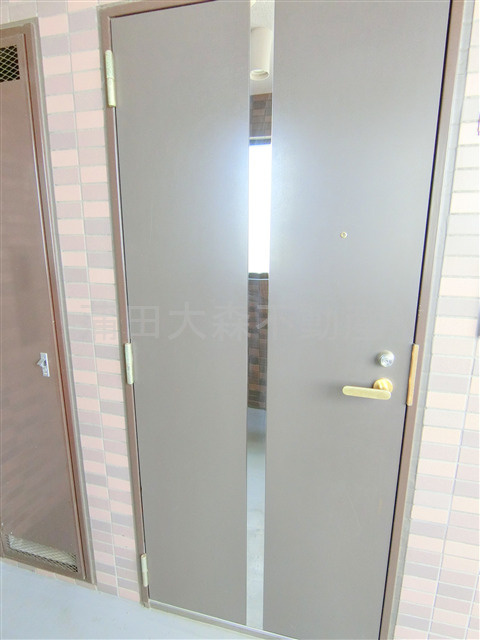 メインステージ大森本町の玄関