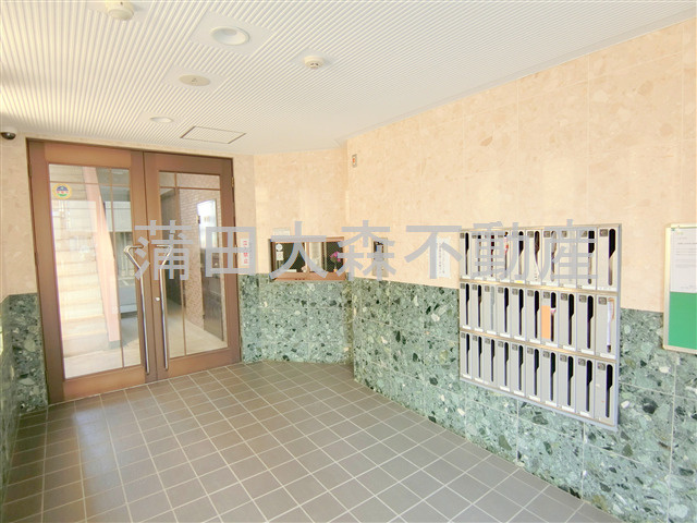 メインステージ大森本町のエントランス