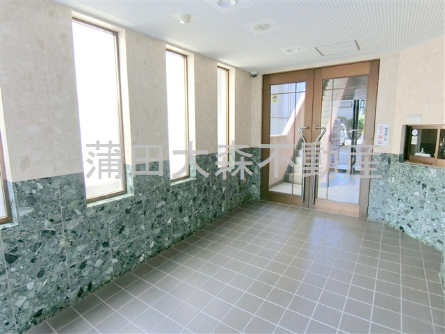 メインステージ大森本町のエントランス