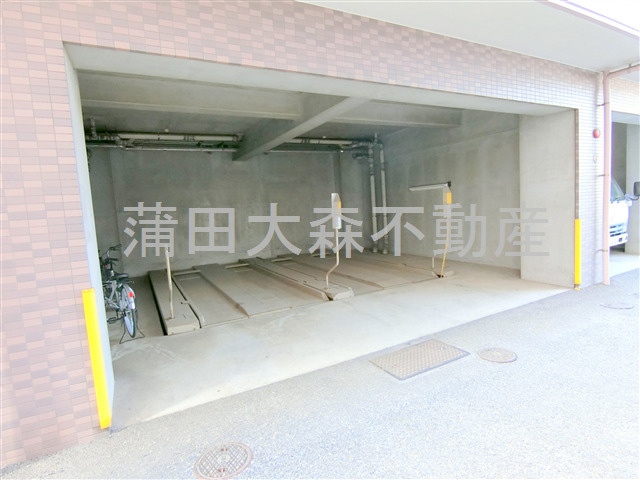 メインステージ大森本町の駐車場