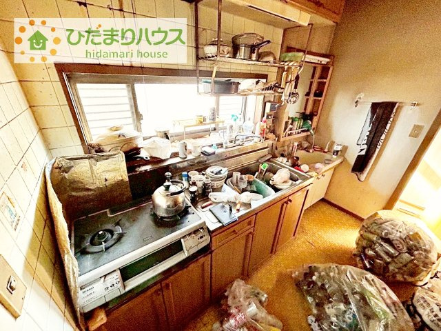 【キッチン】 | 筑西市幸町1丁目　中古戸建 | 備え付け収納で、スッキリお片付け！