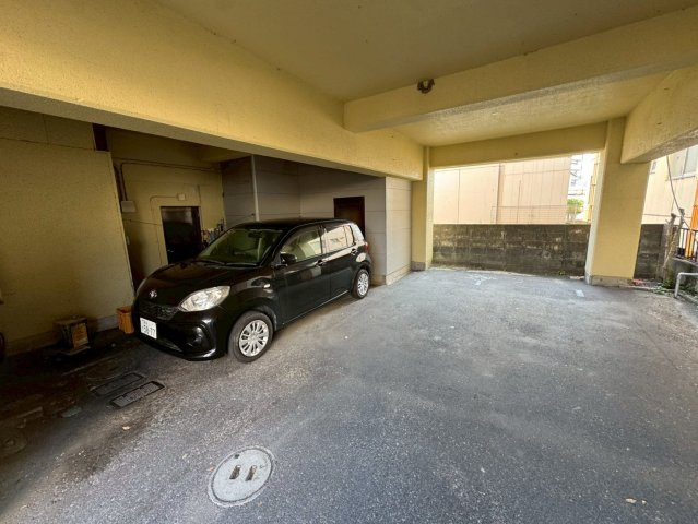 宮崎県宮崎市　一棟マンションの駐車場