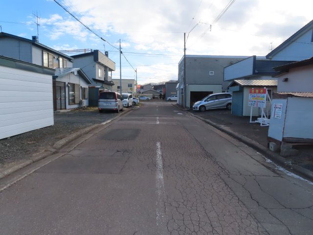 【前面道路含む現地写真】 | 北見市南仲町３丁目５番５号　平家建中古売家外土地１筆