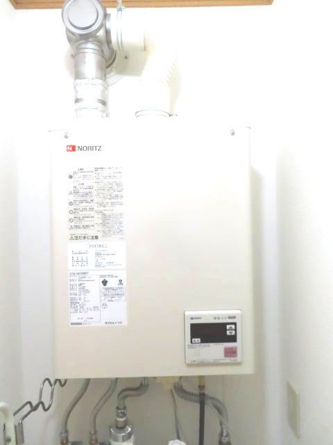 北見市南仲町３丁目５番２１号　平家建中古売家外土地１筆の発電・温水設備|壁掛け式ボイラーは壁に設置されるため、地面のスペースを占有しないので、ボイラー下の空間を別の用途に利用可能です。